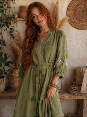 Kings Road Embroidered Boho Tie Waist Midi Dress |  Olive Green | Size Small